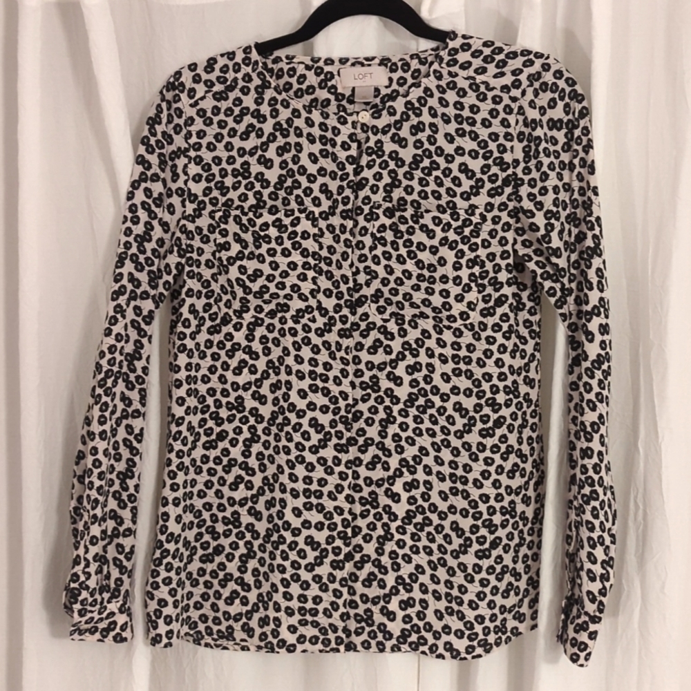 LOFT SALE Women's Size XS Blouse Flower Print Black and White